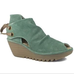 Fly London Yema Pale Green Suede Sandals size 40